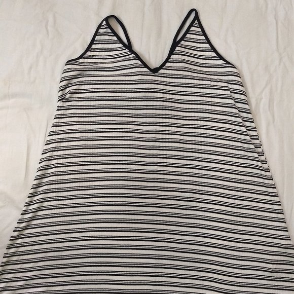 Forever 21 spaghetti V neck top with hot back tie string and stripes all over - Picture 10 of 16